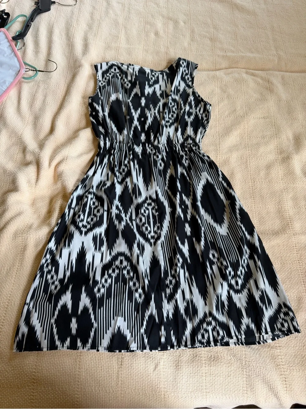 Speed Control Black and White Sleeveless Patterned Dress